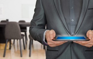 Fuerza de ventas propia o externa? O las dos a la vez?