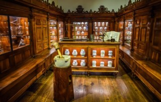 Oferta de empleo en Málaga: Esteticistas/visitadora de farmacias