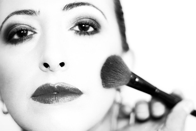 Empleo para maquilladores en Vigo: urgente