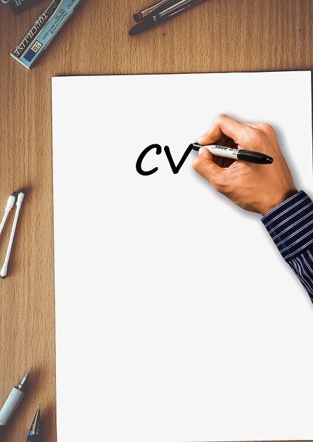 Crear el CV perfecto para un puesto comercial
